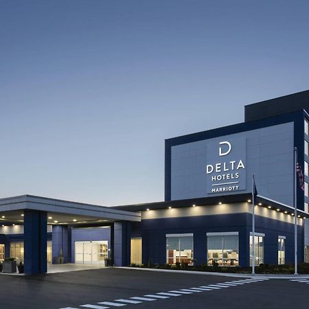 デルタ ホテルズ バイ マリオット インディアナポリス エアポート エクステリア 写真